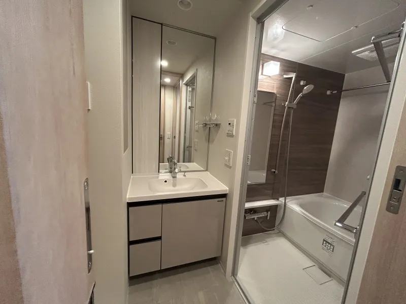 Lefon Progres Ueno Okachimachi - Interior - ["Plumbing fixture", "Bathroom", "Flooring"]