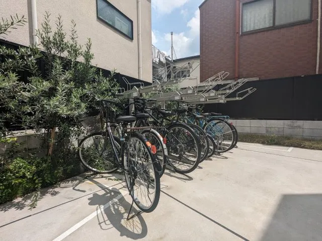 El Faro Komazawa Daigaku - Exterior - ["Bicycle", "Wheel", "Tire"]
