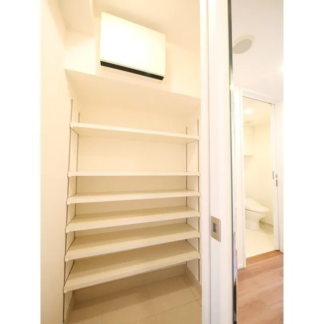 Comforia Shibuya West - Interior - ["Furniture", "Cabinetry", "Shelf"]