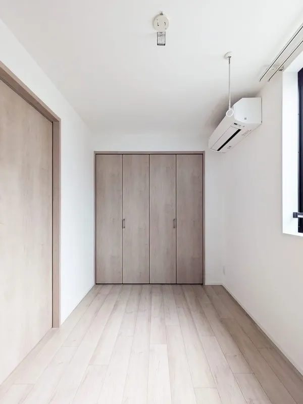 HJ Crown II - Interior - ["Flooring", "Wall", "Wood"]