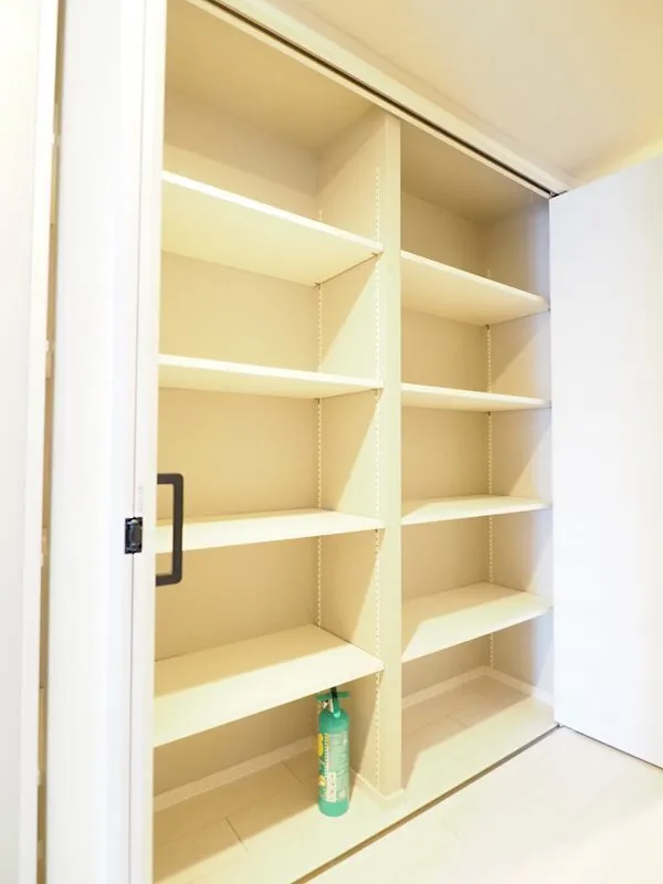 Residia Shibaura - Interior - ["Shelf", "Shelving", "Wood"]