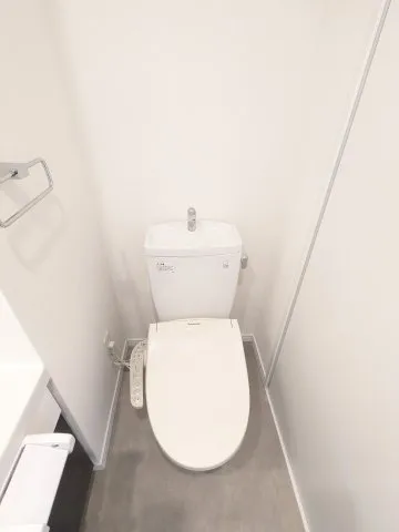 Beljure Takanawa - Interior - ["Toilet seat", "Plumbing fixture", "Toilet"]