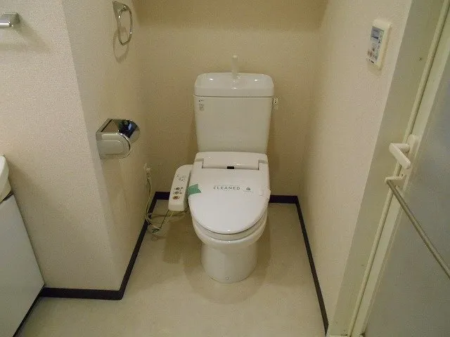Rising Place Ikebukuro - Interior - ["Toilet seat", "Toilet", "Plumbing fixture"]