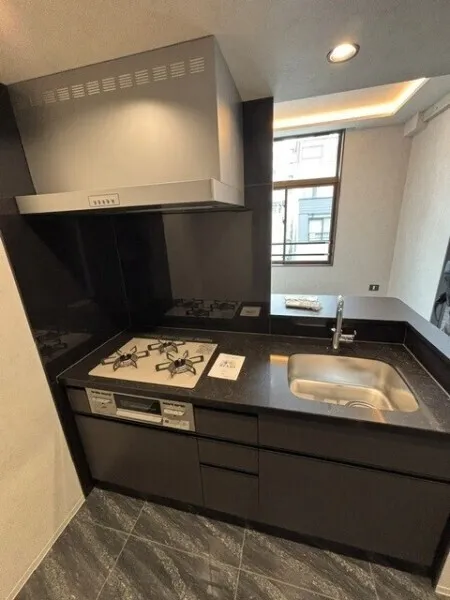 EXAM AKASAKA - Interior - ["Kitchen", "Kitchen stove", "Countertop"]