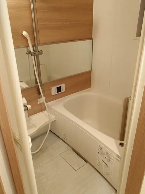 Ikegami 3-Chome Rental House - Interior - ["Brown", "Bathtub", "Plumbing fixture"]