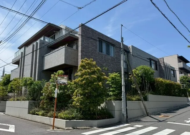 Lufit Yoyogi Oyama-cho - Exterior - ["Residential area", "Urban design", "Overhead power line"]