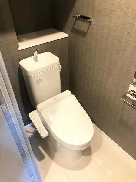 KNOTS Oyama - Interior - ["Toilet seat", "Toilet", "Plumbing fixture"]