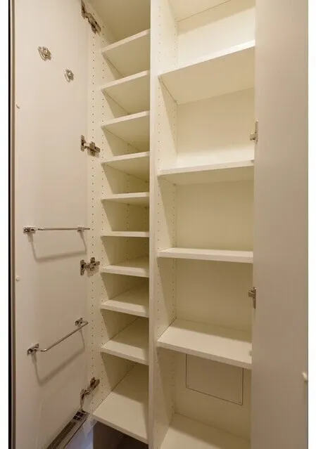 Lefon Progres Shinagawa Oi - Interior - ["Shelving", "Shelf", "Cupboard"]
