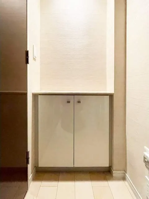 Ginza East City Tower - Interior - ["Wall", "Wood", "Flooring"]