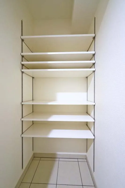Qualitas Kikugawa - Interior - ["Shelving", "Shelf", "Flooring"]