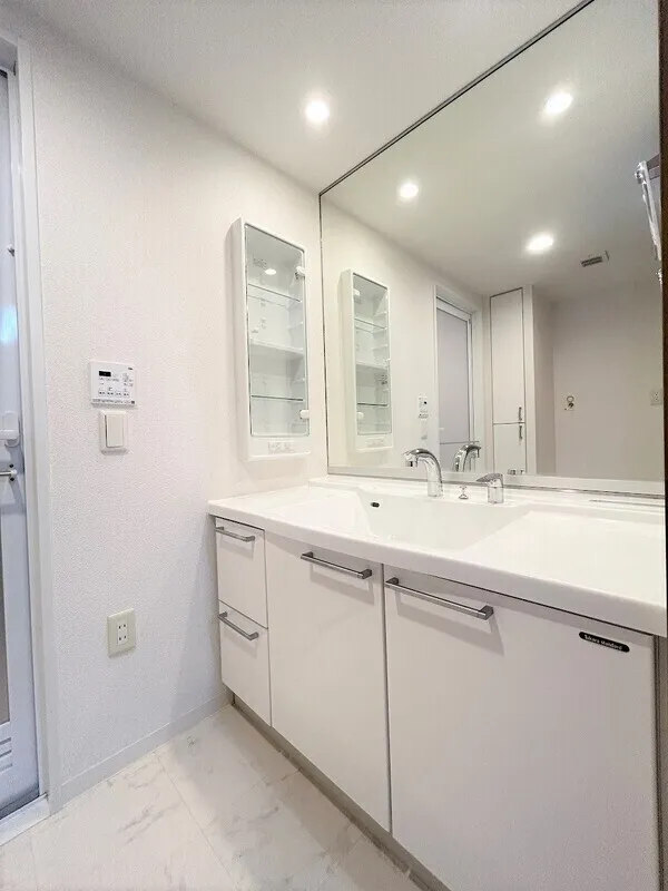 Esty Maison Toyosu Residence - Interior - ["Flooring", "Floor", "Interior design"]