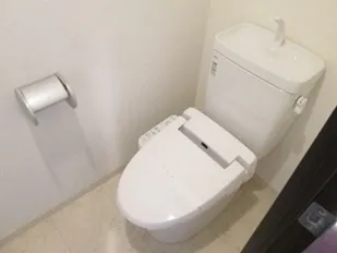 THE Grande Rega - Interior - ["Toilet seat", "Toilet", "Plumbing fixture"]