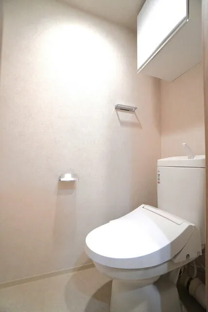 CREATIF Bunkyo Sendagi - Interior - ["Flooring", "Plumbing fixture", "Toilet seat"]