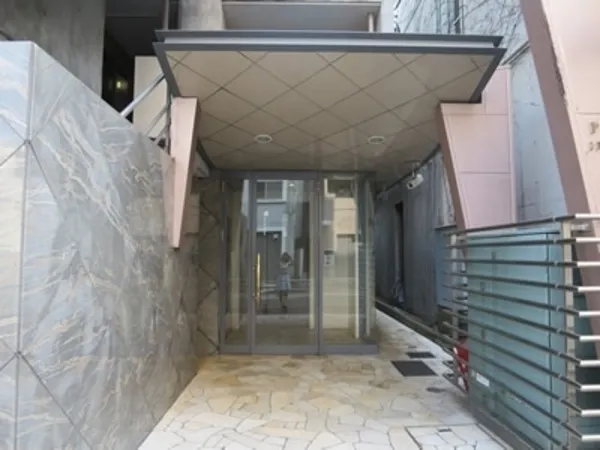 Plateau Jingumae - Exterior - ["Fixture", "Rectangle", "Floor"]