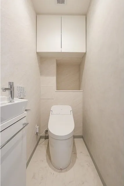 Comforia Liv Bunkyo Gokokuji - Interior - ["Toilet seat", "Toilet", "Flooring"]