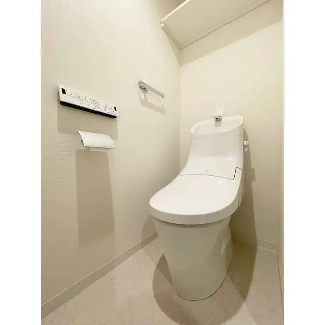 Grand Flat Sakurashinmachi - Interior - ["Toilet seat", "Toilet", "Building"]
