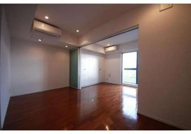 Ipse Kamata WEST - Interior - ["Flooring", "Floor", "Wood flooring"]