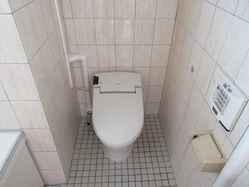 Planet Akasaka - Interior - ["Toilet seat", "Toilet", "Plumbing fixture"]