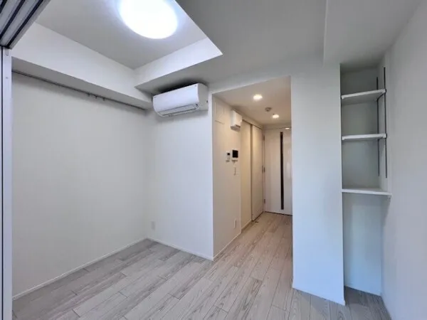 Brillia Ist Oimachi - Interior - ["Flooring", "Floor", "Ceiling"]