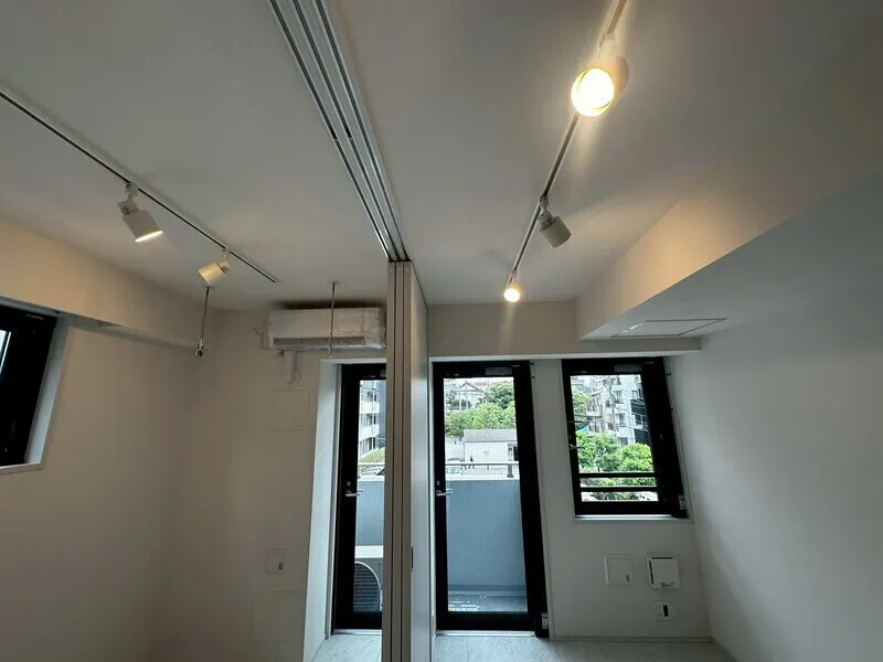 Lumique Omori - Interior - ["Ceiling", "Light fixture", "Lighting"]