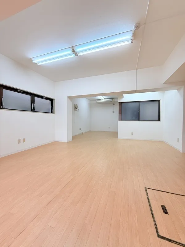 Tsukasa Corporas - Interior - ["Flooring", "Floor", "Wood"]