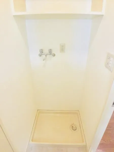 Townhouse Nakano - Interior - ["Fixture", "Wood", "House"]