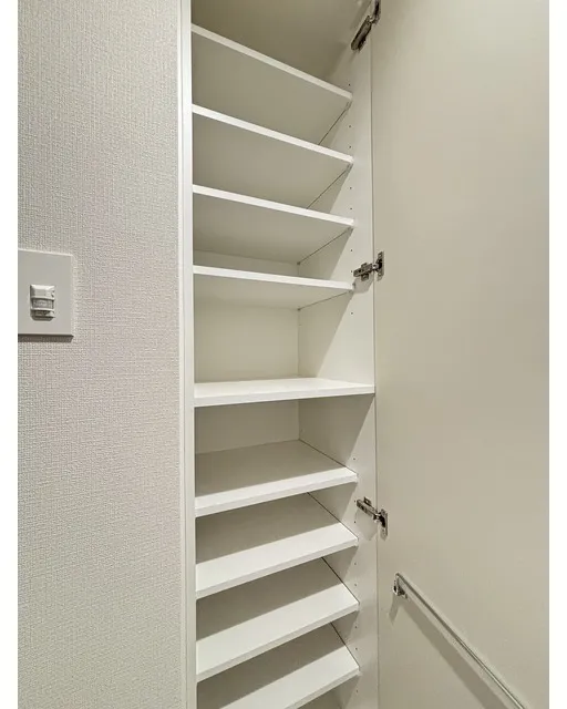 Daffitto Kinshicho - Interior - ["Shelving", "Shelf", "Cupboard"]