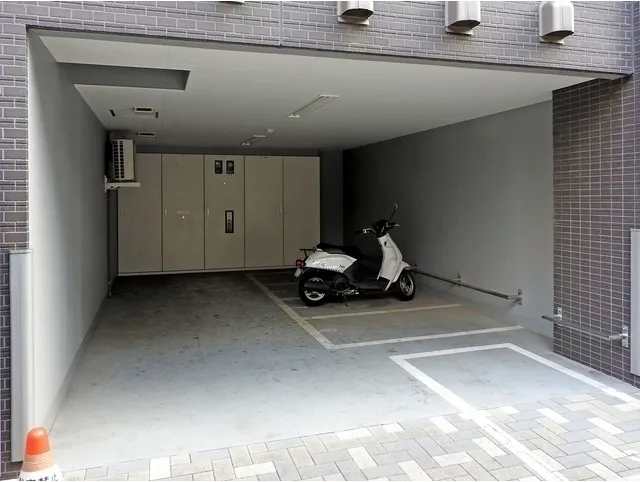 Claire Homes Shinjuku Hyakunincho - Other - ["Garage", "Garage door", "Aluminium"]