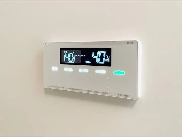 Covent Garden - Interior - ["Electronic device", "Display device", "Thermostat"]