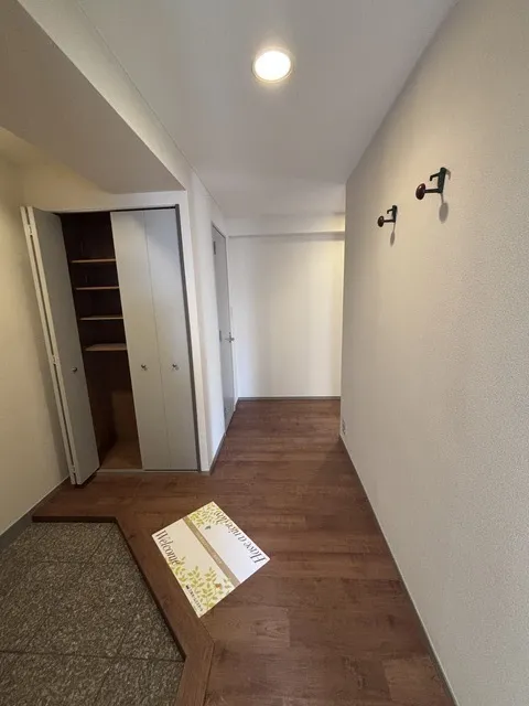 Crest Izumi - Interior - ["Flooring", "Floor", "Wall"]