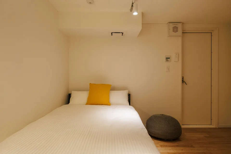 Hmlet Bunkyo Korakuen - Interior - ["Wall", "Wood", "Yellow"]