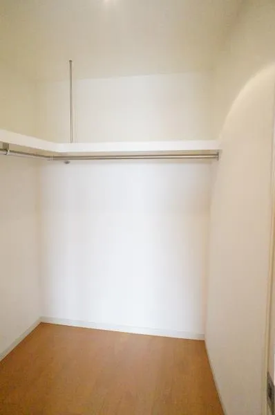Brillia Ist Sangenjaya Ivy Terrace - Interior - ["Wood", "Flooring", "Floor"]