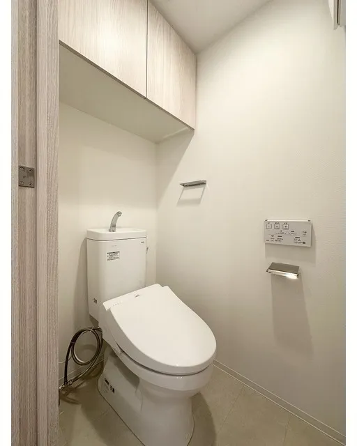 Comforia Liv Sumiyoshi Chida - Interior - ["Plumbing fixture", "Flooring", "Toilet seat"]