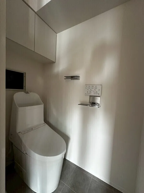 Lumique Omori - Interior - ["Flooring", "Floor", "Plumbing fixture"]