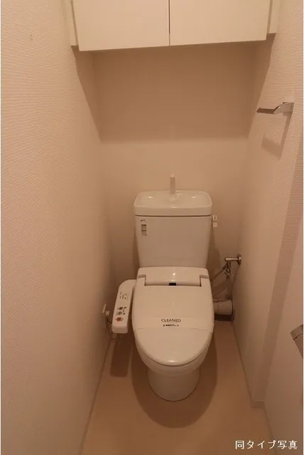 Comforia Shibaura - Interior - ["Toilet seat", "Toilet", "Bathroom"]