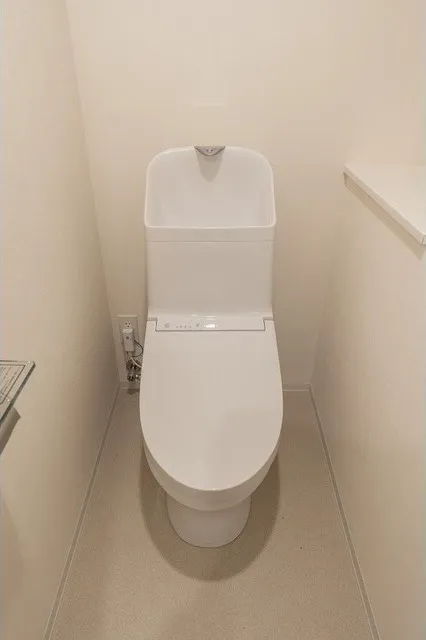 ORSUS Togoshi Ginza - Interior - ["Tire", "Shelf", "Chair"]