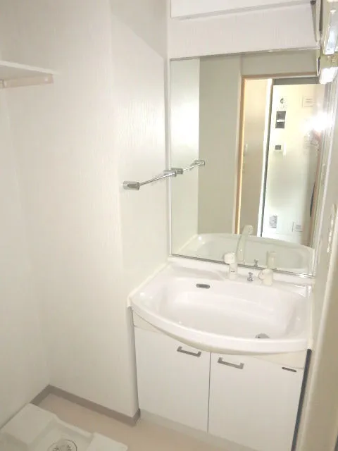 Prime Urban Nishi-Ojima - Interior - ["Floor", "Flooring", "Plumbing fixture"]