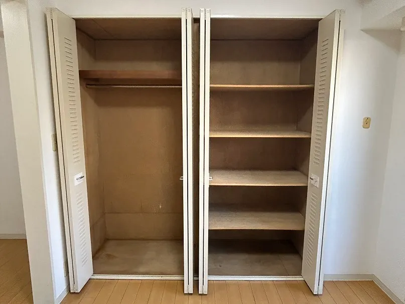 WillDo Otsuka - Interior - ["Wood", "Shelving", "Door"]