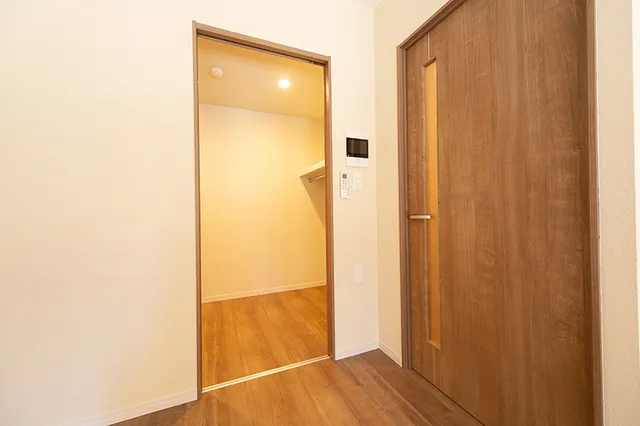 Maison De Takaya - Interior - ["Wood flooring", "Flooring", "Floor"]