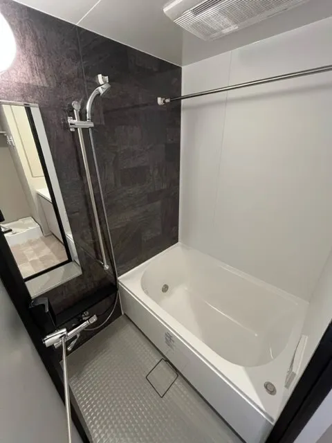 Crevia Luxe Kinshicho - Interior - ["Bathtub", "Bathroom", "Plumbing fixture"]