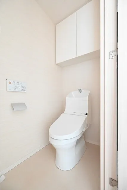 SHIBUYA CAST. APARTMENT - Interior - ["Toilet seat", "Toilet", "Fixture"]