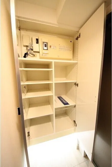 Grand Suite Ginza Resty Monarch - Interior - ["Furniture", "Shelf", "Shelving"]