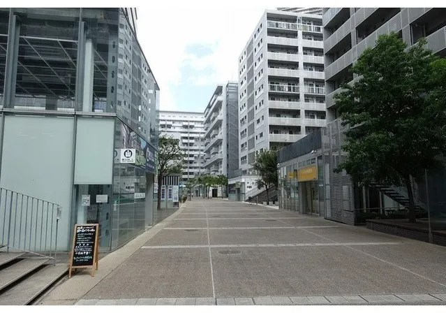 Shinonome Canal Court CODAN Building No.17 - Exterior - ["Architecture", "Urban area", "Building"]