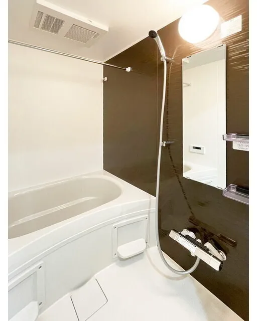 Covent Garden - Interior - ["Plumbing fixture", "Flooring", "Bathroom"]