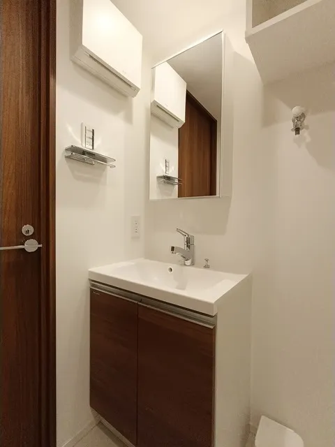 Comforia Liv Morishita MUTIO - Interior - ["Flooring", "Bathroom Sink", "Bathroom cabinet"]