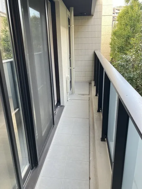 Wellis Daikanyama Sarugakucho Terrace - Interior - ["Floor", "Composite material", "Glass"]