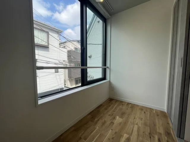 Apice Meguro - Interior - ["Building", "Window", "Fixture"]