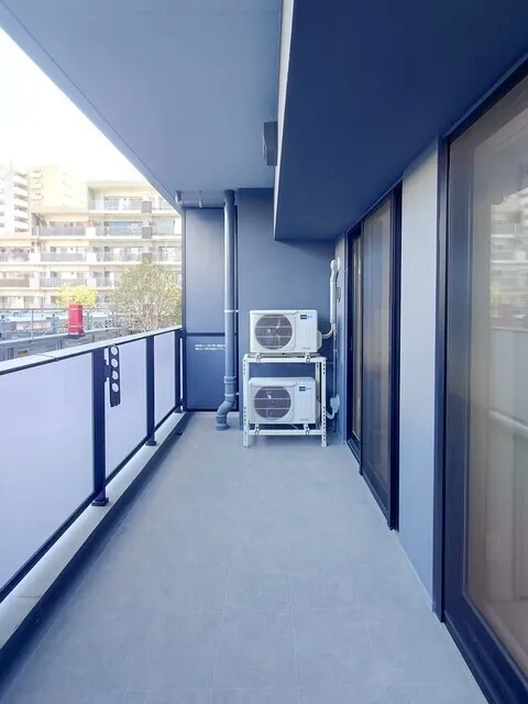 Brookside Residence Kiba - Interior - ["Composite material", "Glass", "Apartment"]