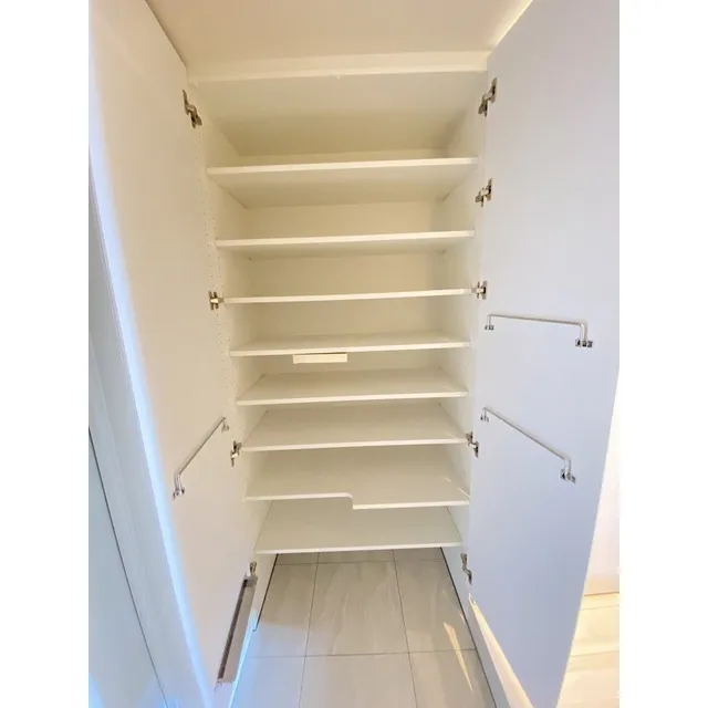 Comforia Higashioi I - Interior - ["Shelf", "Wood", "Shelving"]