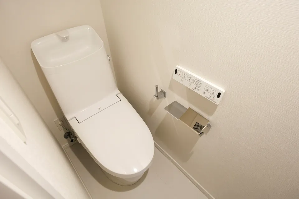 Hmlet Bunkyo Korakuen - Interior - ["Toilet seat", "Toilet", "Plumbing fixture"]
